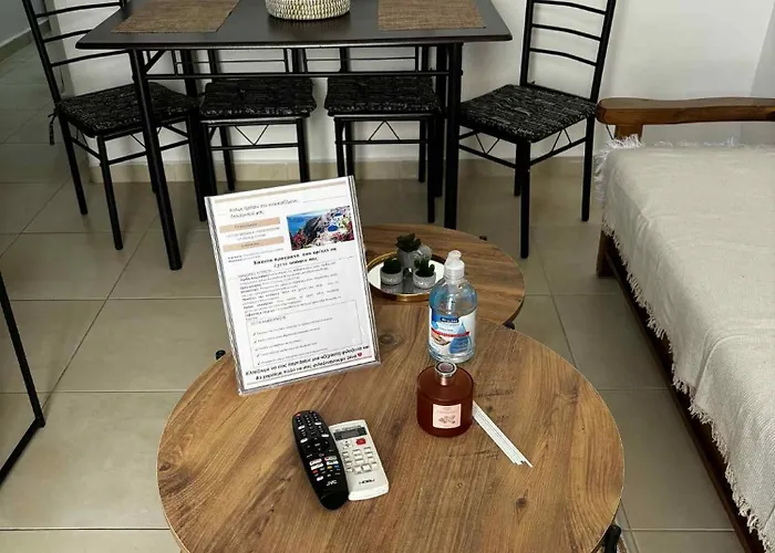 Nikos White Cave In Emporio Εμπορειό