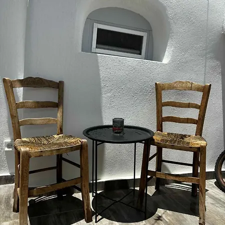 Nikos White Cave In Emporio * Emporio (Santorini)