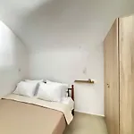 Nikos White Cave In Emporio Emporio (Santorini)
