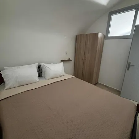 Nikos White Cave In Emporio