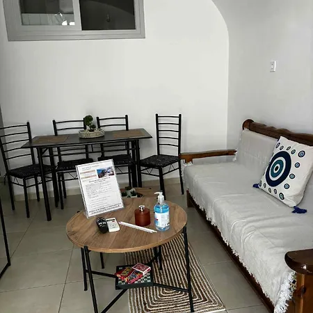 Nikos White Cave In Emporio *