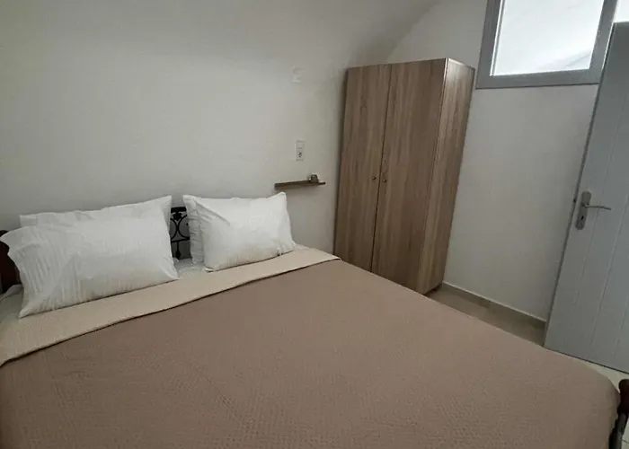 Nikos White Cave In Emporio