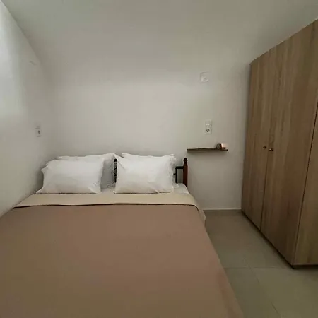 Nikos White Cave In Emporio *