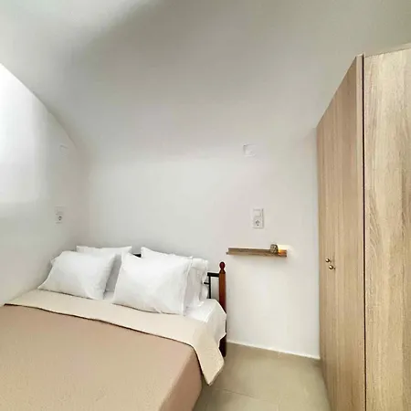 Nikos White Cave In Emporio Emporio (Santorini)